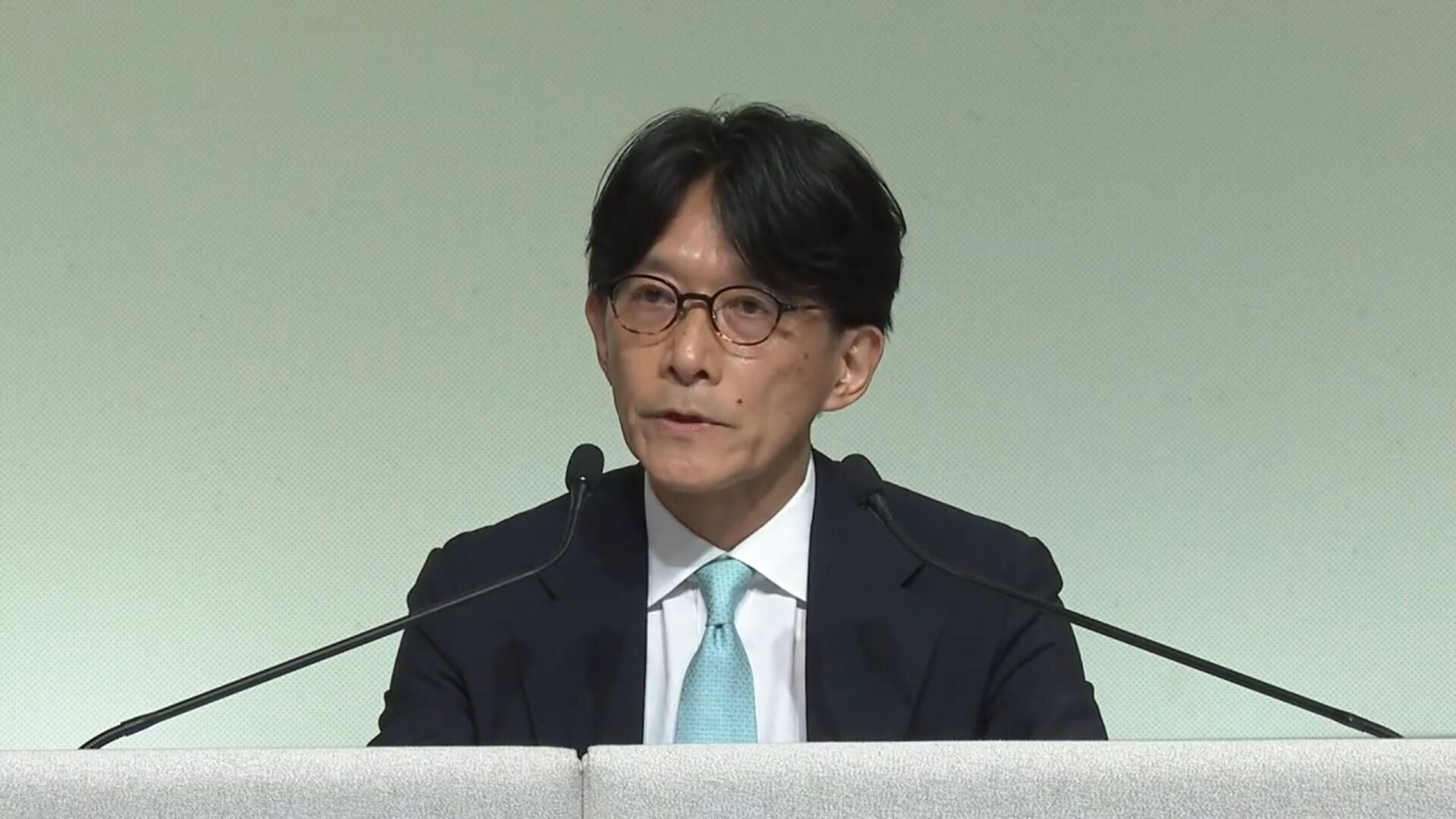 Sony Senior Vice President,
In charge of Finance and IR Sadahiko Hayakawa